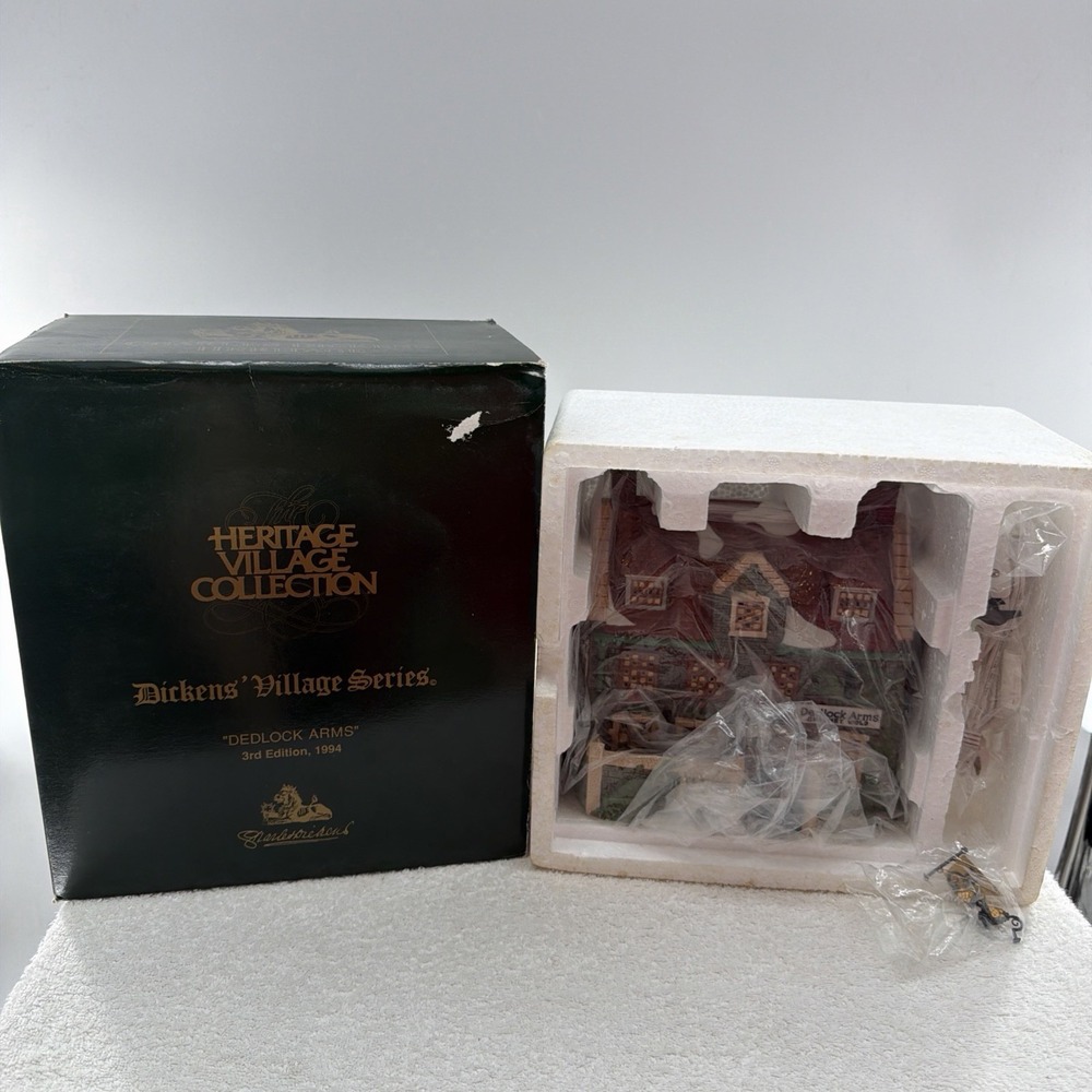 Dept 56 Dickens Village Dedlock Arms 3rd Edition Signature Series Retired 57525